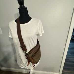 Deputy crossbody handbag with many storage pockets